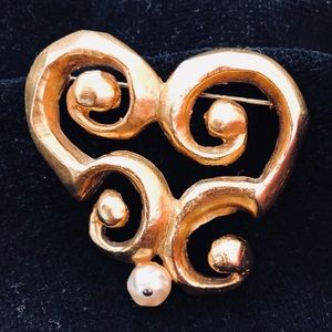 CHRISTIAN LACROIX VINTAGE GOLD HEART PIN BROOCH
